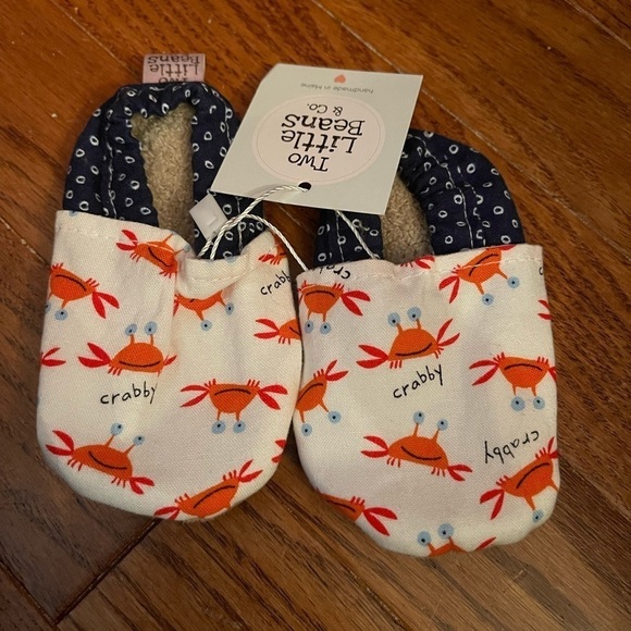 Two Little Beans & Co Baby Booties 0-3 Months Maine Made New - Picture 1 of 4
